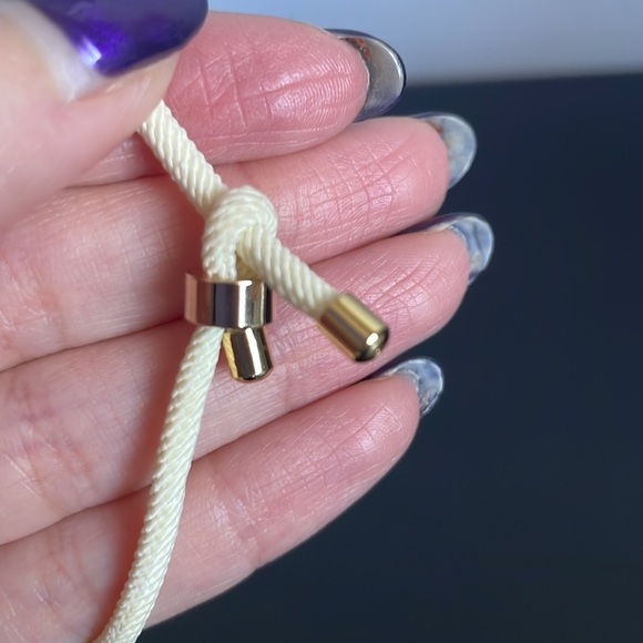 🆕 Cream color pully-tie bracelet with evil eye charm - Picture 3 of 3